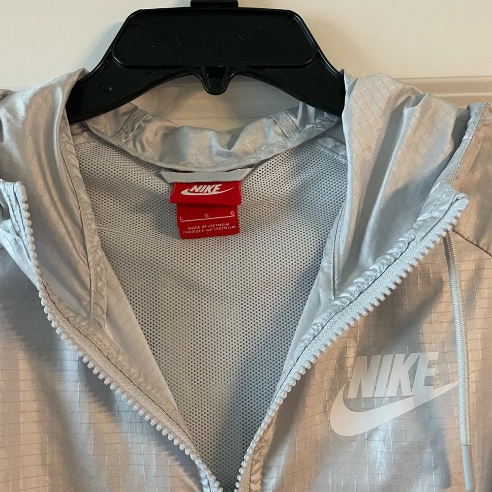 Nike Windbreaker - Picture 2 of 3